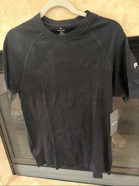 Fabletics Men's Black Short Sleeve Performance Tee